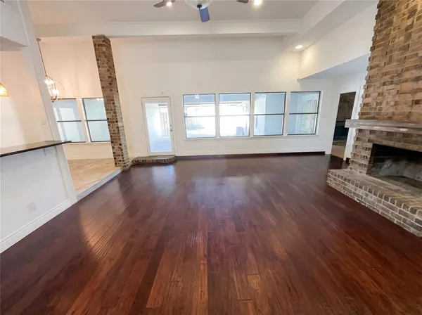 $450,000 | 401 Kenshire Drive, Benbrook, TX 76126