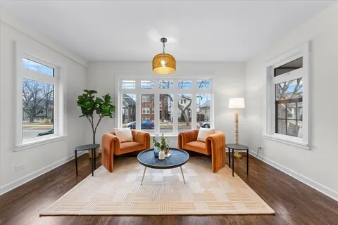 $675,000 | 5410 West Grace Street, Chicago, IL 60641