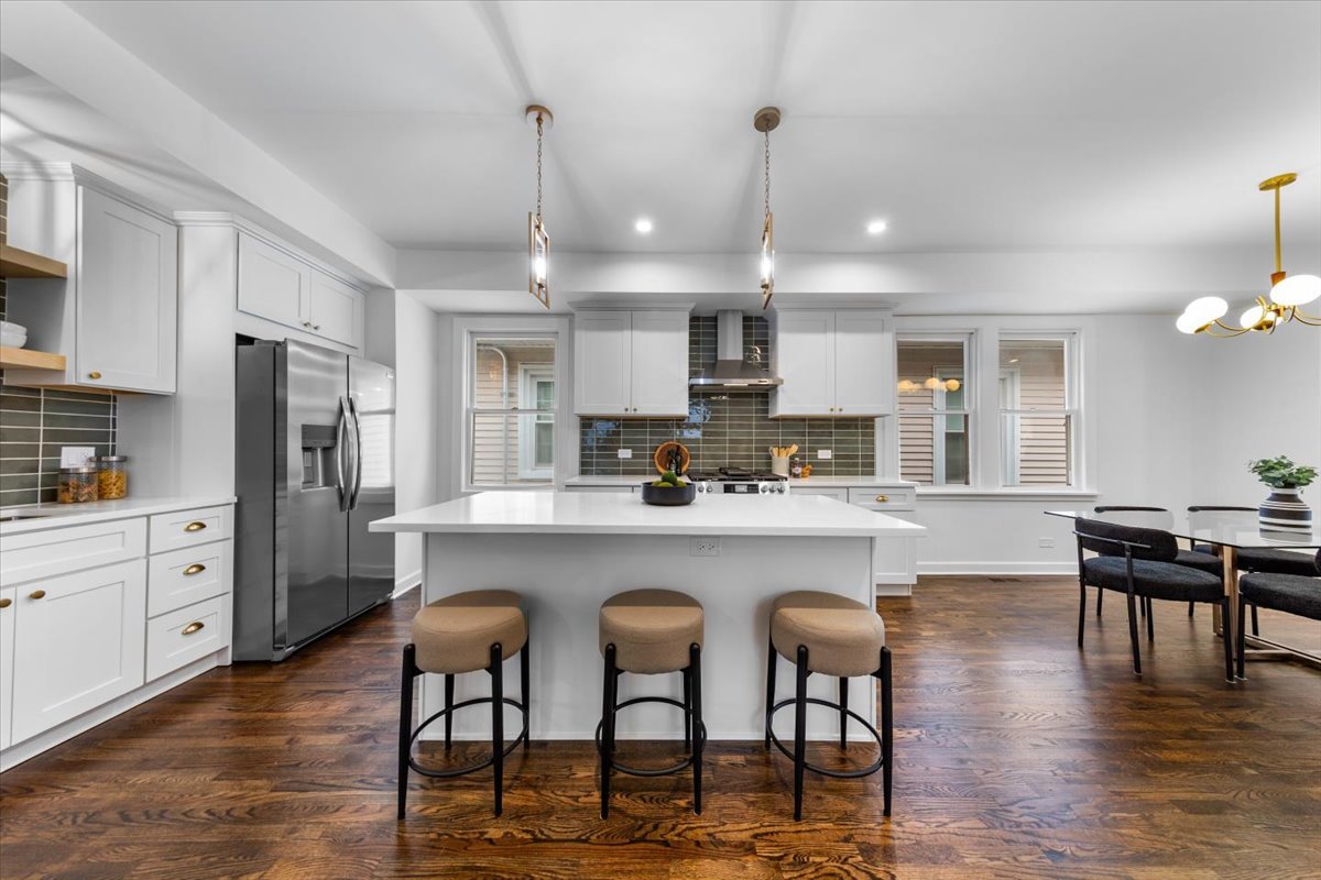 5410 West Grace Street Chicago, IL 60641 - Photo 5 of 21