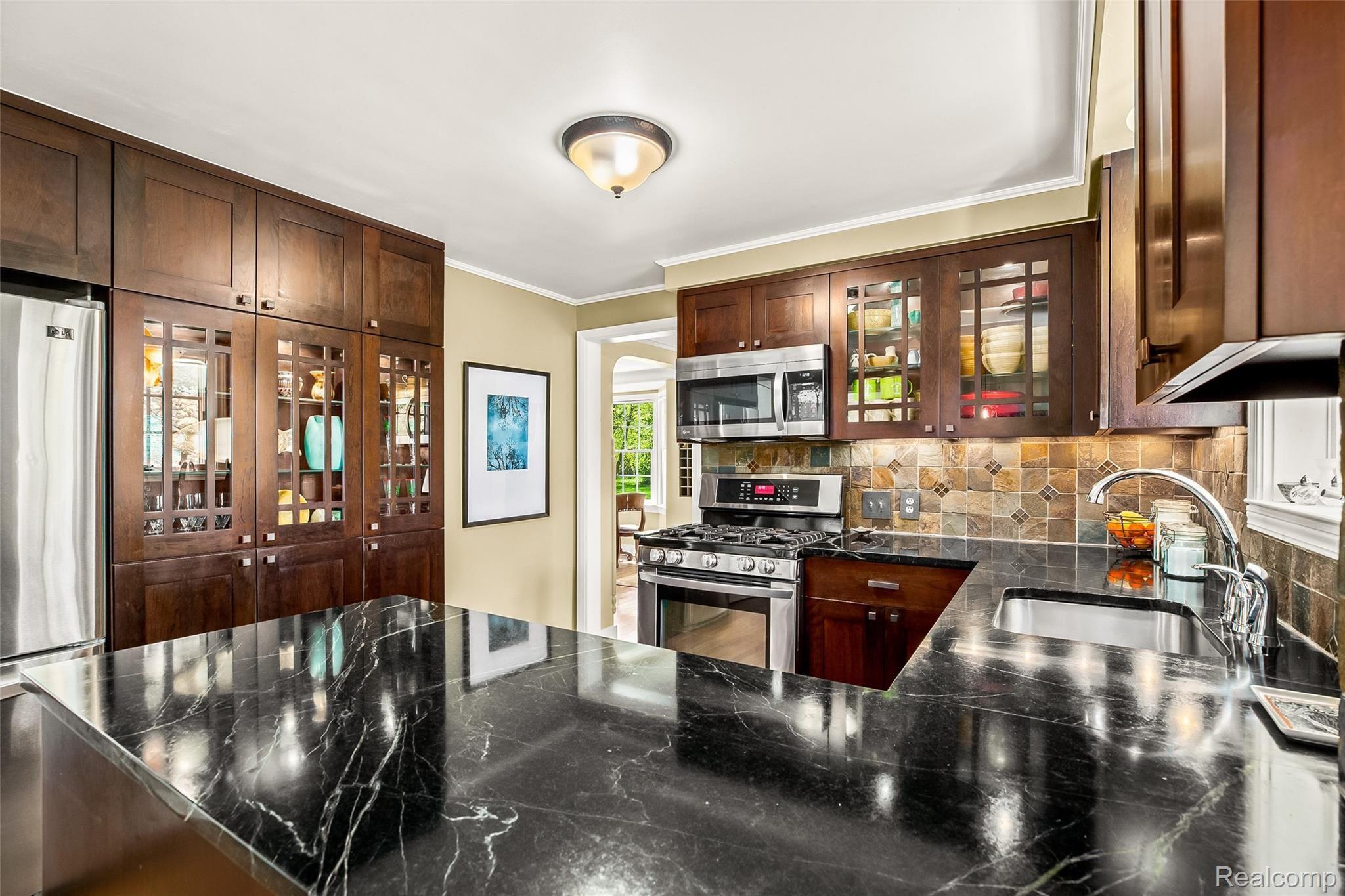 6857 Napier Road Plymouth, MI 48170 - Photo 23 of 53 23.Kitchen