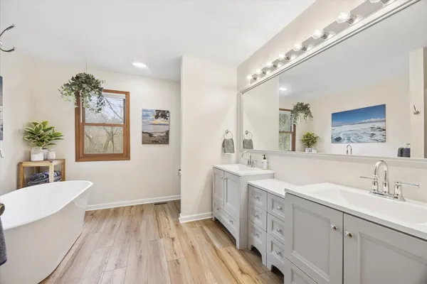 $585,000 | 395 Southampton Drive, Geneva, IL 60134