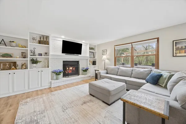 $585,000 | 395 Southampton Drive, Geneva, IL 60134