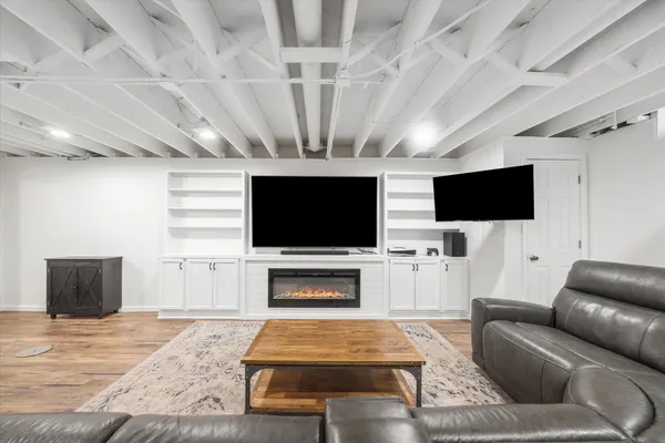 $585,000 | 395 Southampton Drive, Geneva, IL 60134