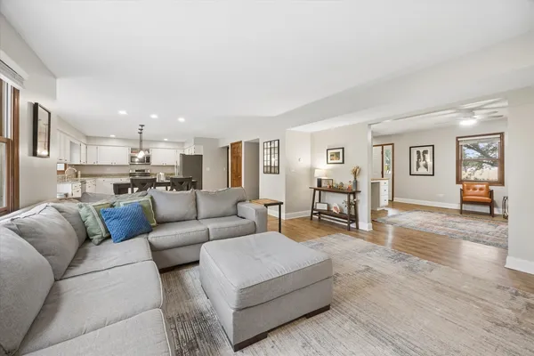 $585,000 | 395 Southampton Drive, Geneva, IL 60134