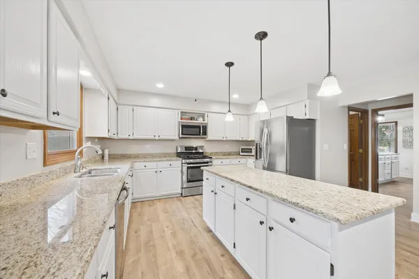 $585,000 | 395 Southampton Drive, Geneva, IL 60134