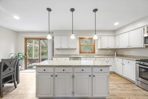 $585,000 | 395 Southampton Drive, Geneva, IL 60134