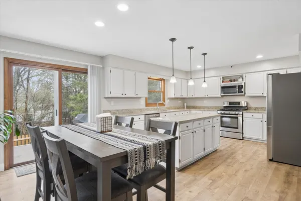 $585,000 | 395 Southampton Drive, Geneva, IL 60134