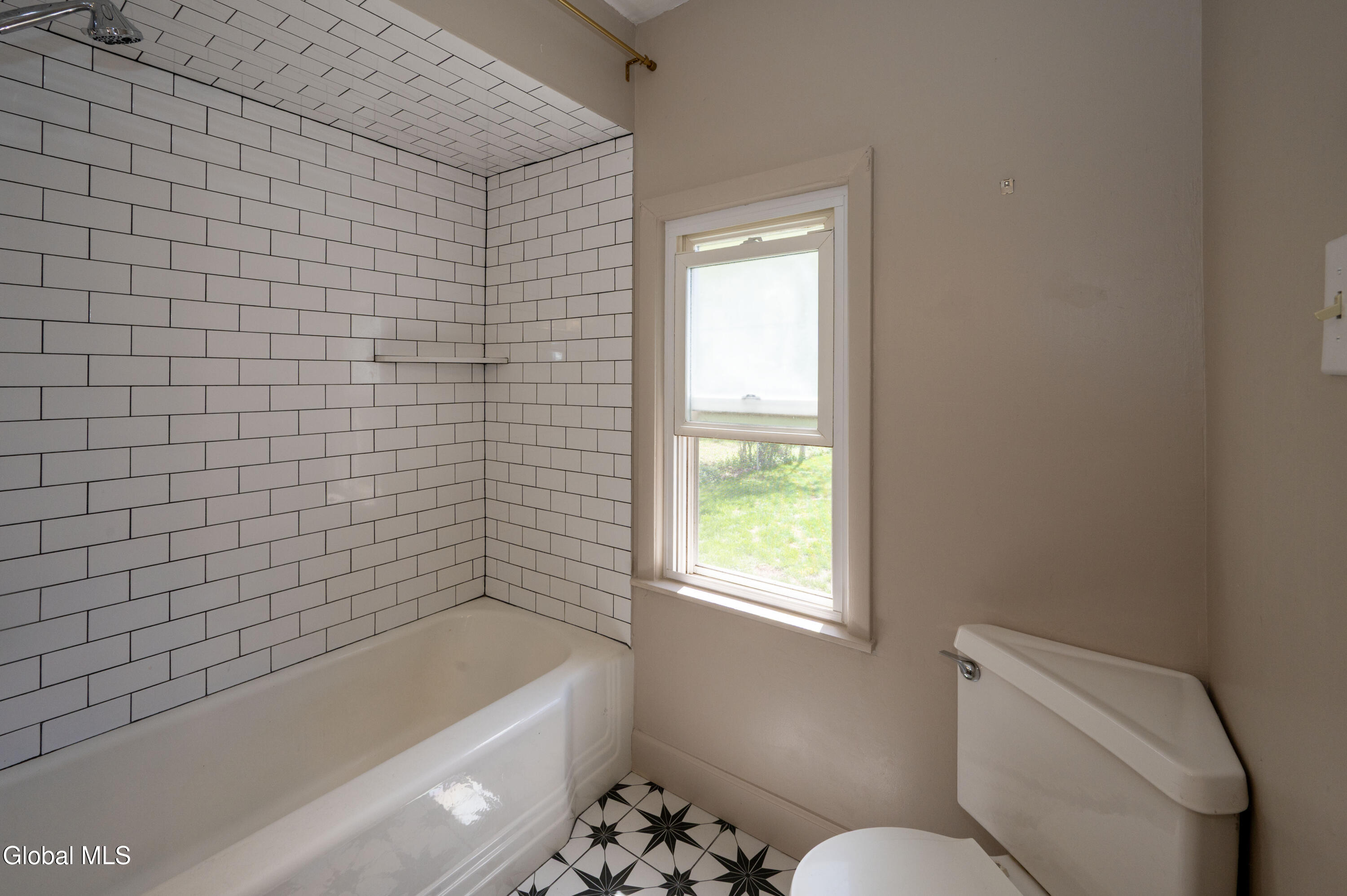 84 Pashley Road Schenectady, NY 12302 - Photo 11 of 19 IMG_2439