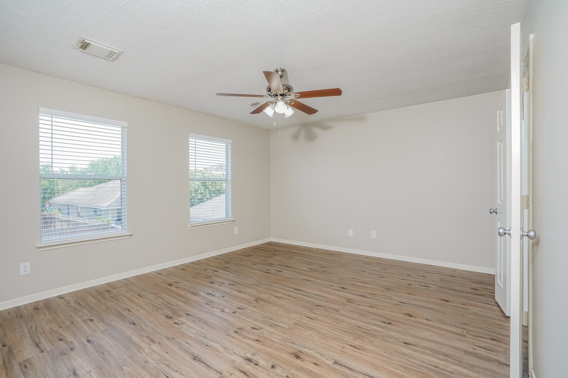 21719 Texian Court Spring, TX 77388 - Photo 9 of 17 Gallery Image 9