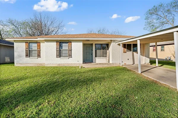 $219,900 | 706 Horseshoe Drive, Beverly Hills, TX 76711