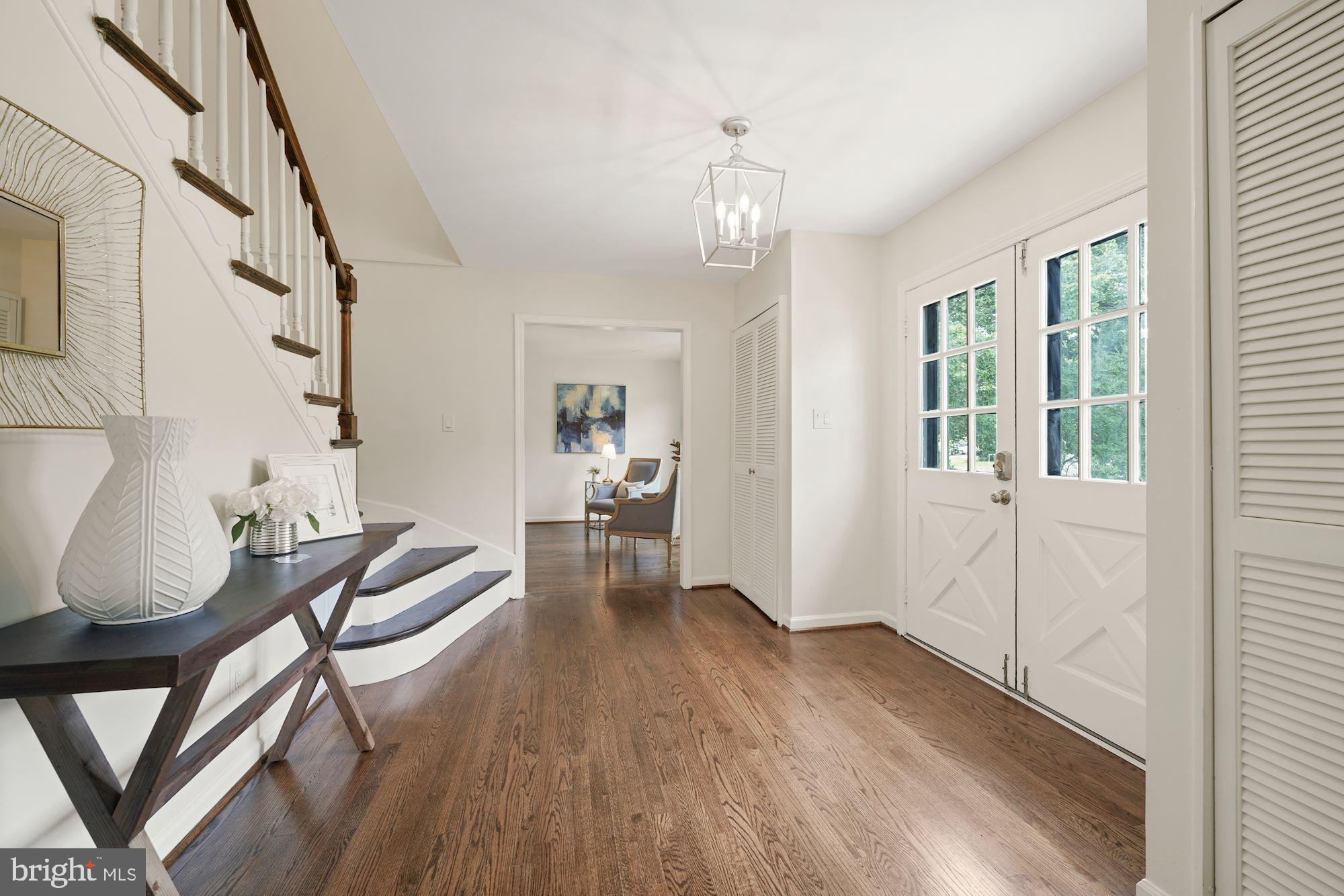 5947 Telegraph Road Alexandria, VA 22310 - Photo 8 of 57 Generous Foyer