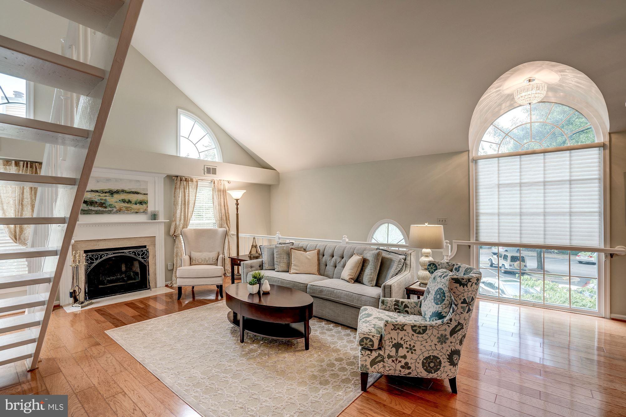 1473 Church Hill Place Reston, VA 20194 - Photo 20 of 46 GREAT ROOM AND PALLADIUM WINDOW