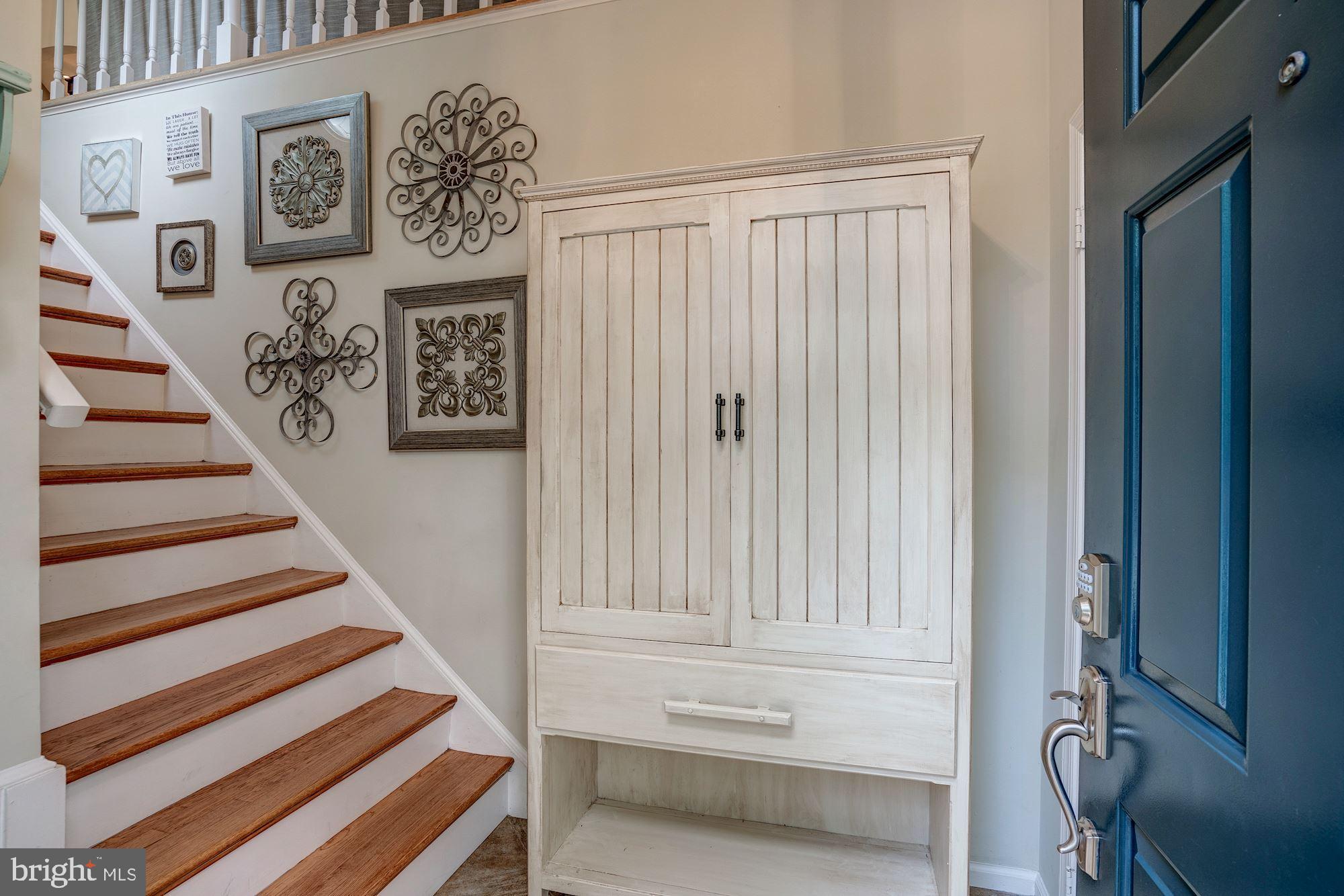 1473 Church Hill Place Reston, VA 20194 - Photo 3 of 46 FOYER LANDING