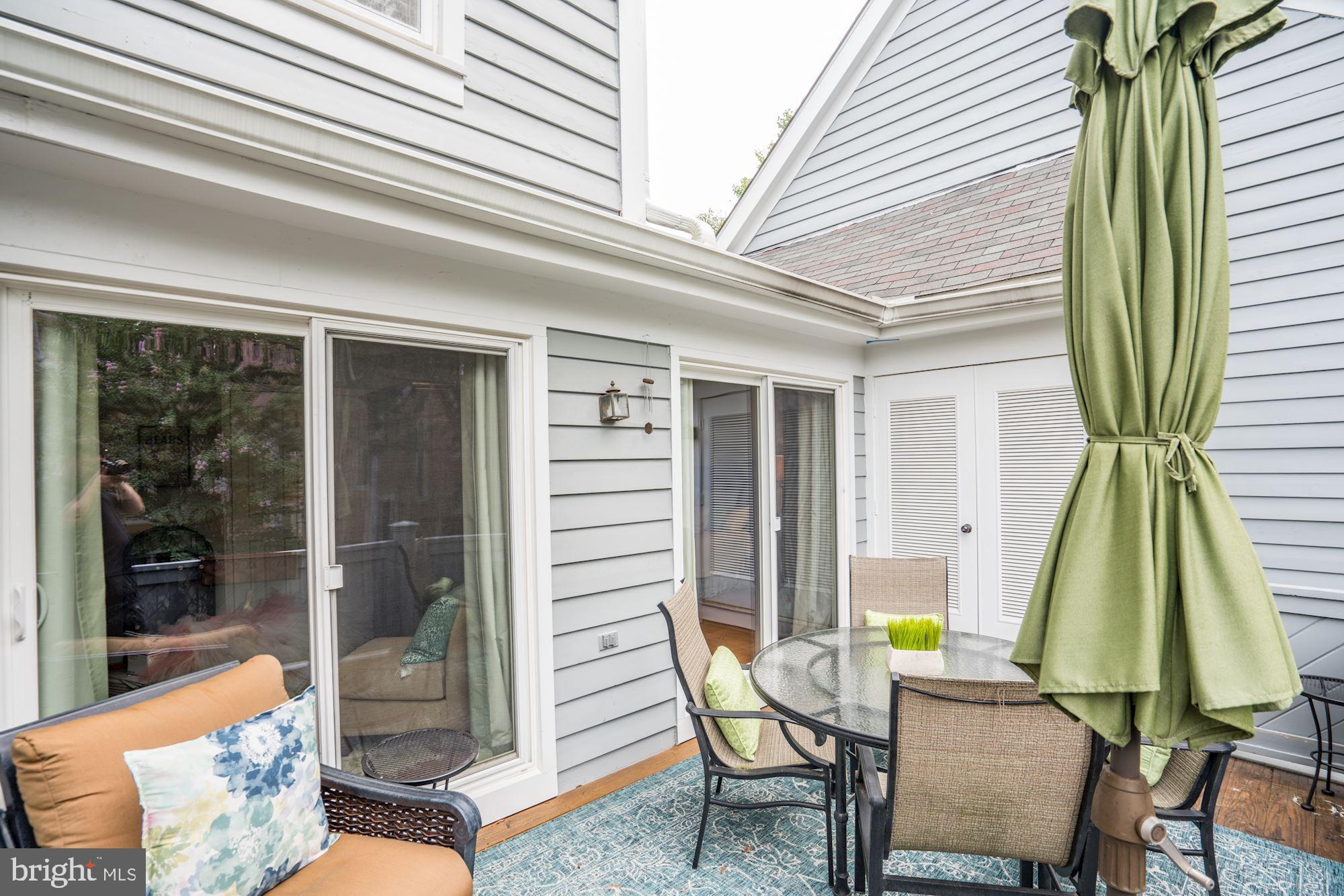 1473 Church Hill Place Reston, VA 20194 - Photo 24 of 46 AMPLE OUTDOOR SEATING OPTIONS