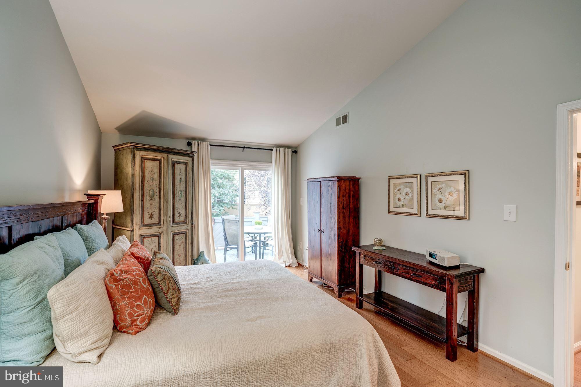 1473 Church Hill Place Reston, VA 20194 - Photo 28 of 46 MASTER BEDROOM SUITE