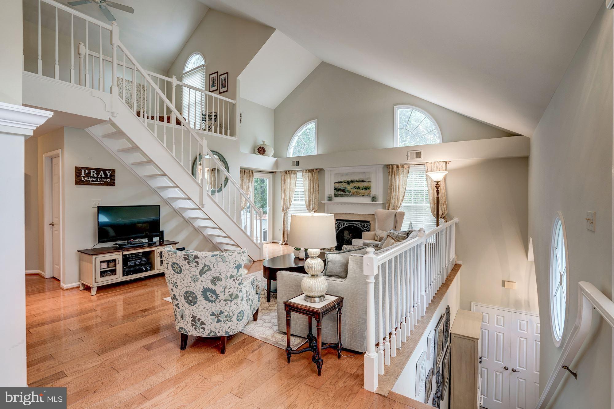 1473 Church Hill Place Reston, VA 20194 - Photo 5 of 46 BRIGHT OPEN GREAT ROOM FLOW