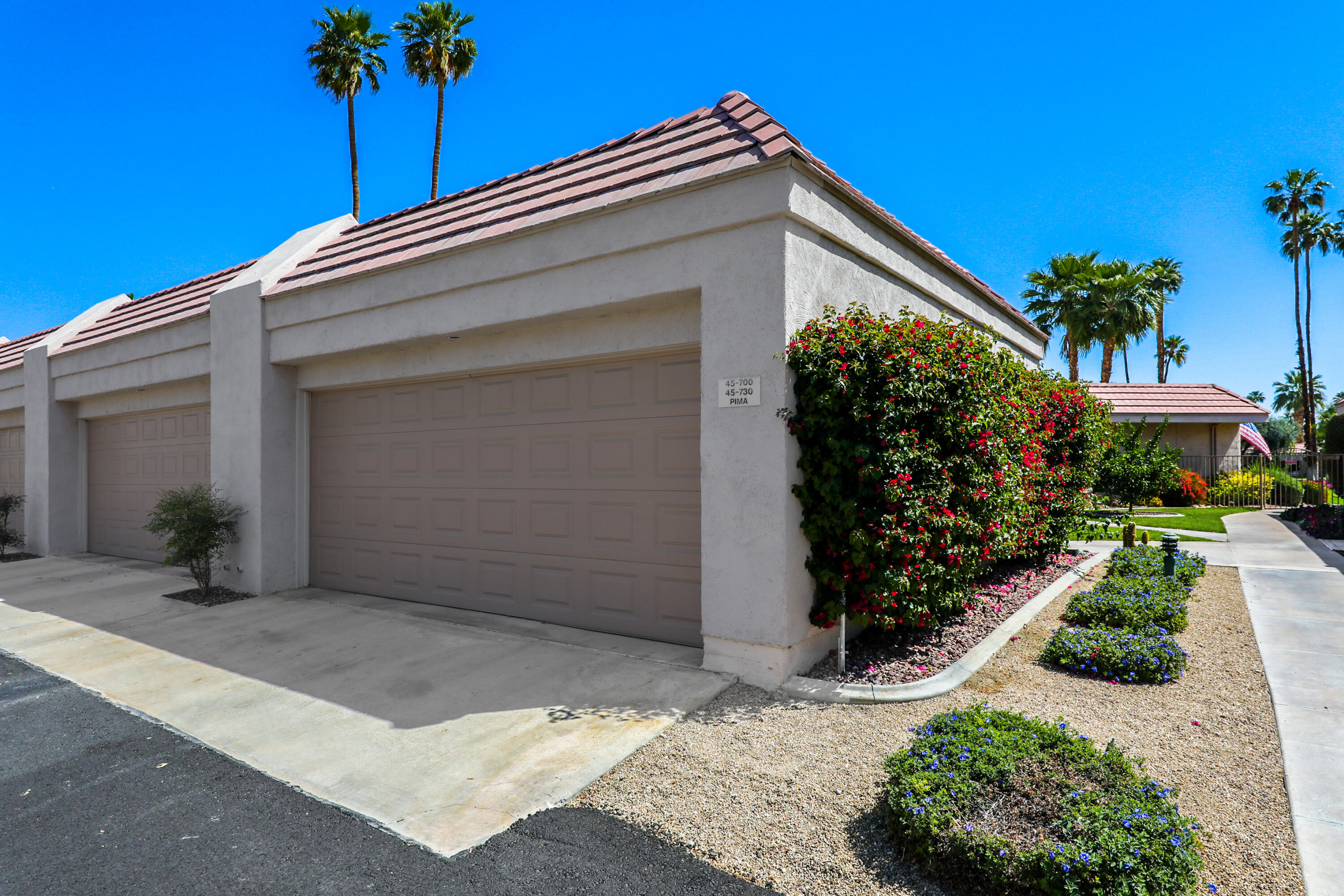 45730 Pima Road Indian Wells, CA 92210 - Photo 34 of 37 2 Car Garage