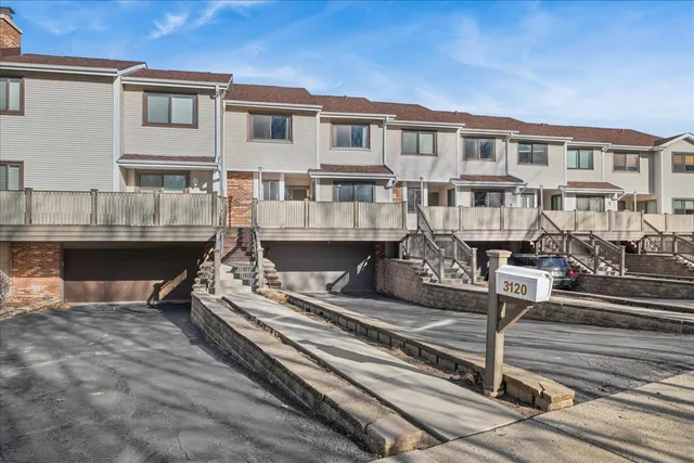 $399,000 | 3120 Antelope Springs Road, Northbrook, IL 60062