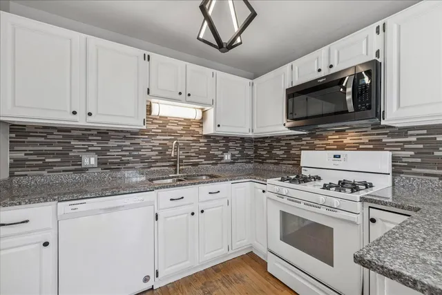 $399,000 | 3120 Antelope Springs Road, Northbrook, IL 60062