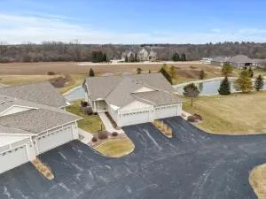 $484,900 | 1928 Ravenswood Lane, Manitowoc, WI 54220