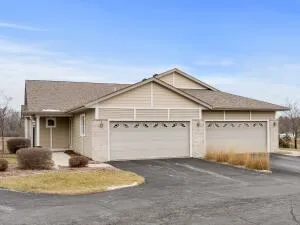 $484,900 | 1928 Ravenswood Lane, Manitowoc, WI 54220