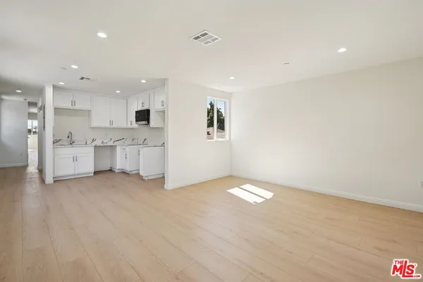 $999,000 | 1354 East 108th Street, Los Angeles, CA 90059