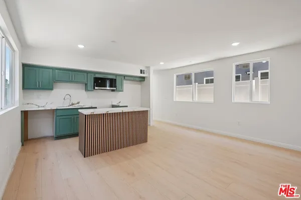 $999,000 | 1354 East 108th Street, Los Angeles, CA 90059
