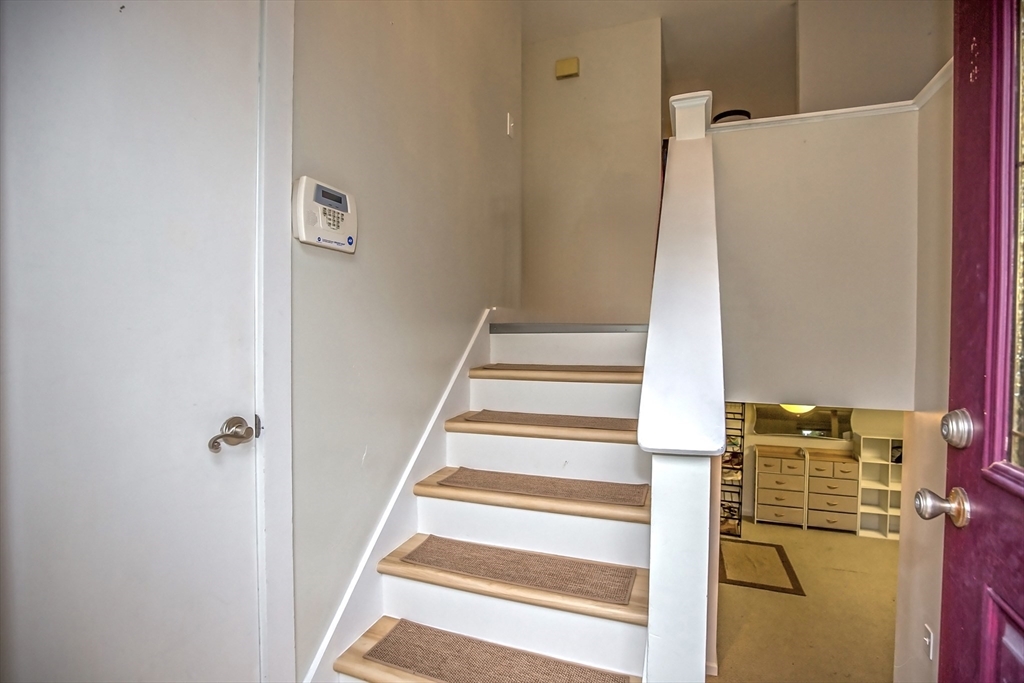 285 Ellendale Circle Springfield, MA 01128 - Photo 5 of 33 Gallery Image 5