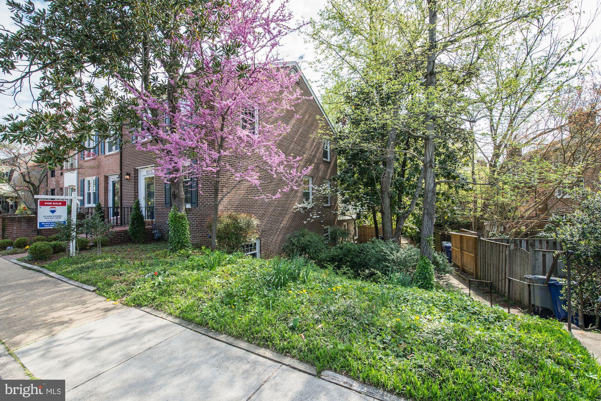 6317 Fort Hunt Road Alexandria, VA 22307 - Photo 2 of 41 Exterior Front/Side