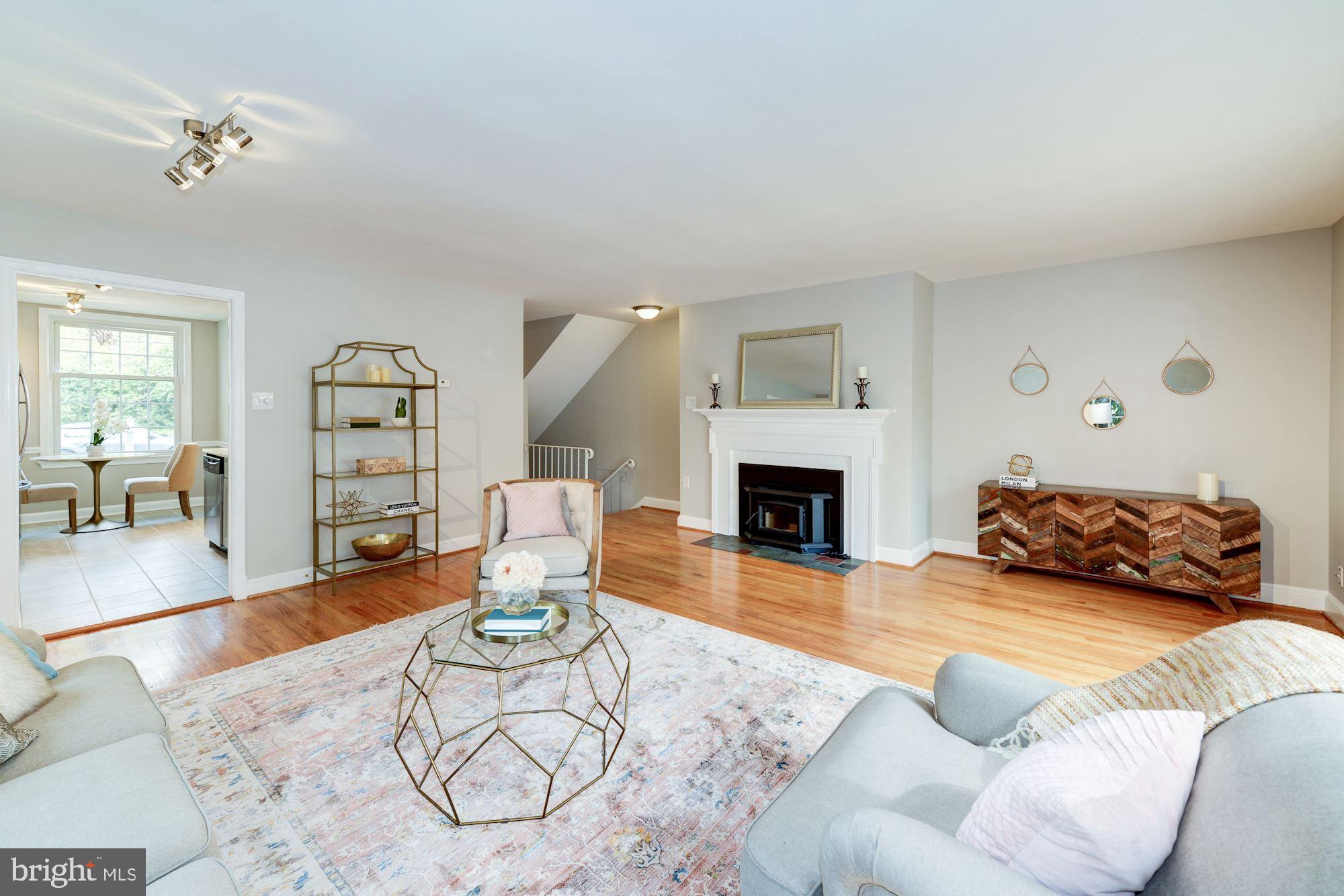 6317 Fort Hunt Road Alexandria, VA 22307 - Photo 12 of 41 Living/Dining Room