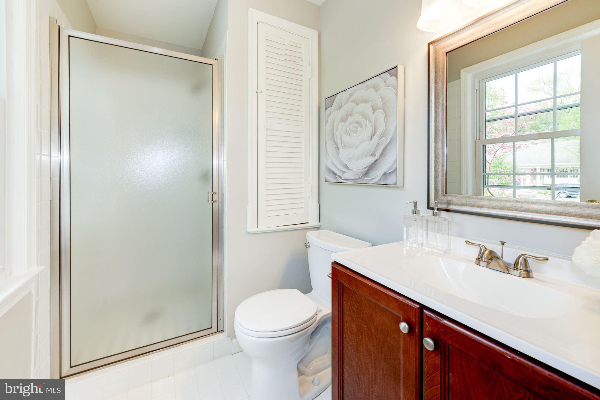 6317 Fort Hunt Road Alexandria, VA 22307 - Photo 20 of 41 Master Bath
