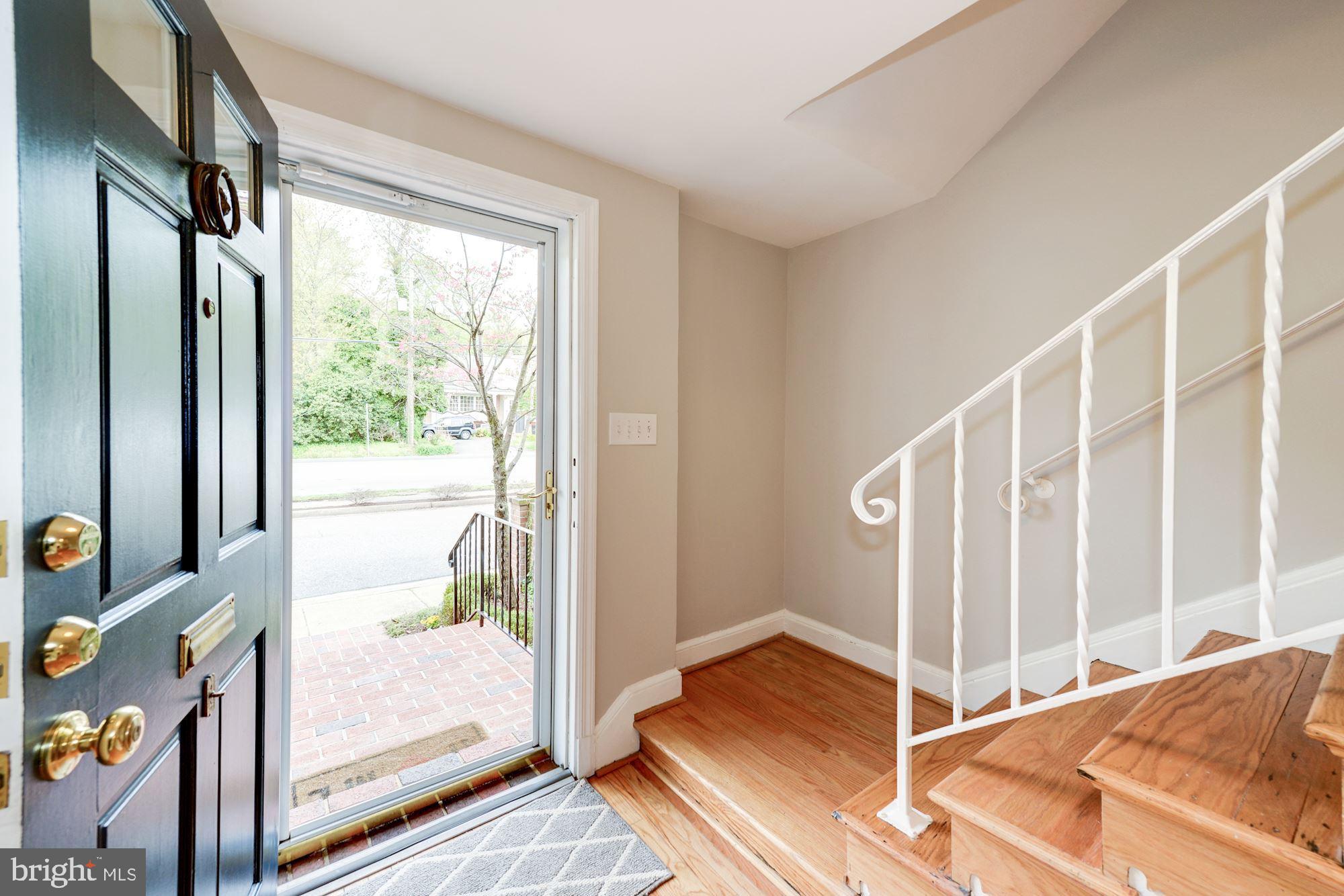 6317 Fort Hunt Road Alexandria, VA 22307 - Photo 3 of 41 Interior