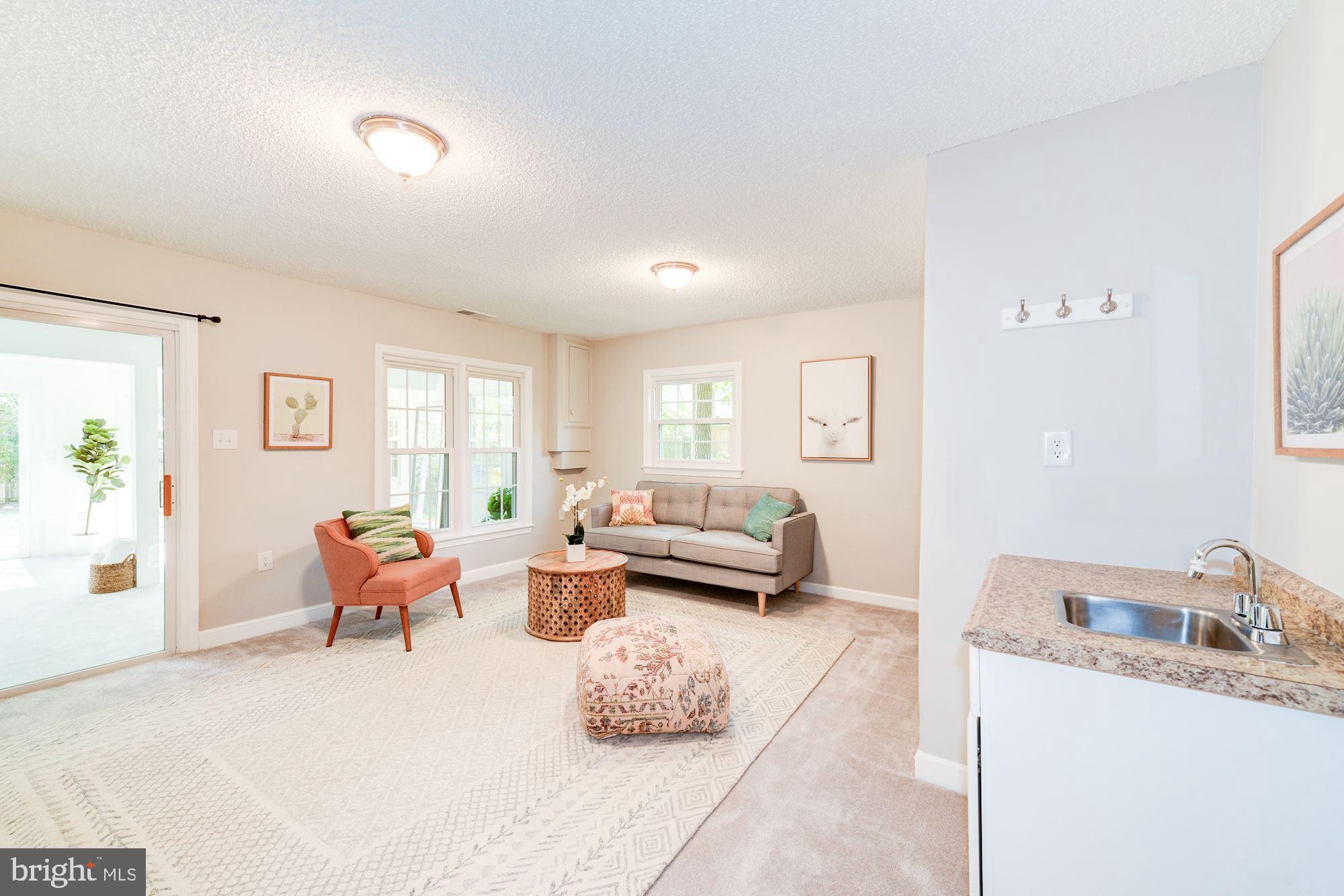 6317 Fort Hunt Road Alexandria, VA 22307 - Photo 29 of 41 Family Room