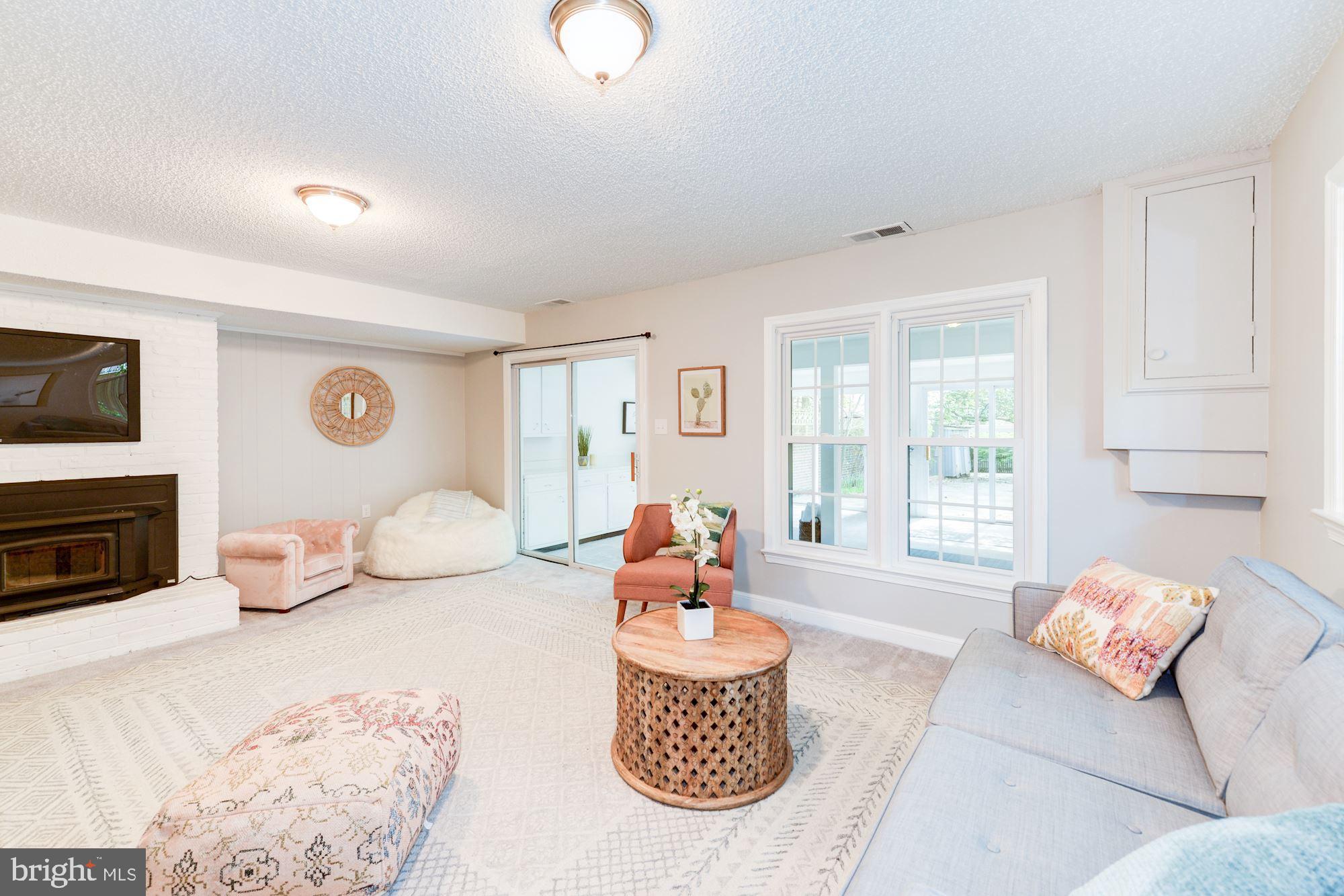 6317 Fort Hunt Road Alexandria, VA 22307 - Photo 30 of 41 Family Room