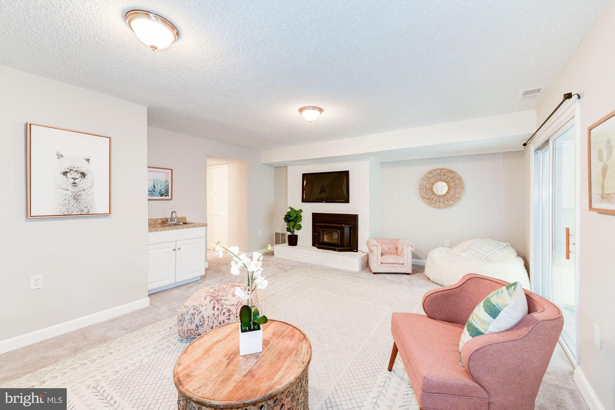 6317 Fort Hunt Road Alexandria, VA 22307 - Photo 31 of 41 Family Room