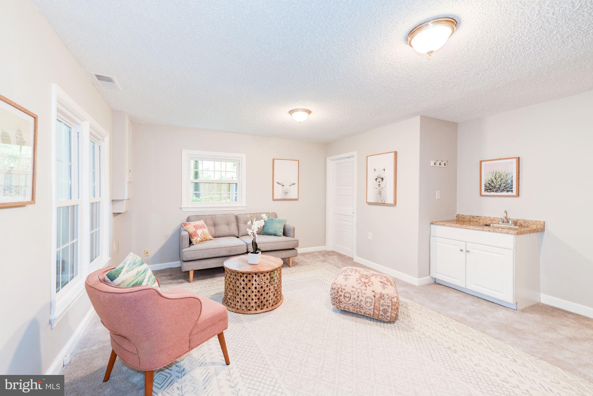 6317 Fort Hunt Road Alexandria, VA 22307 - Photo 32 of 41 Family Room