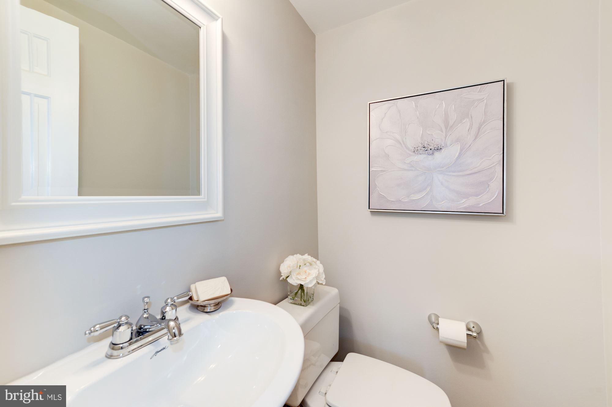 6317 Fort Hunt Road Alexandria, VA 22307 - Photo 5 of 41 Half Bath - Main Level