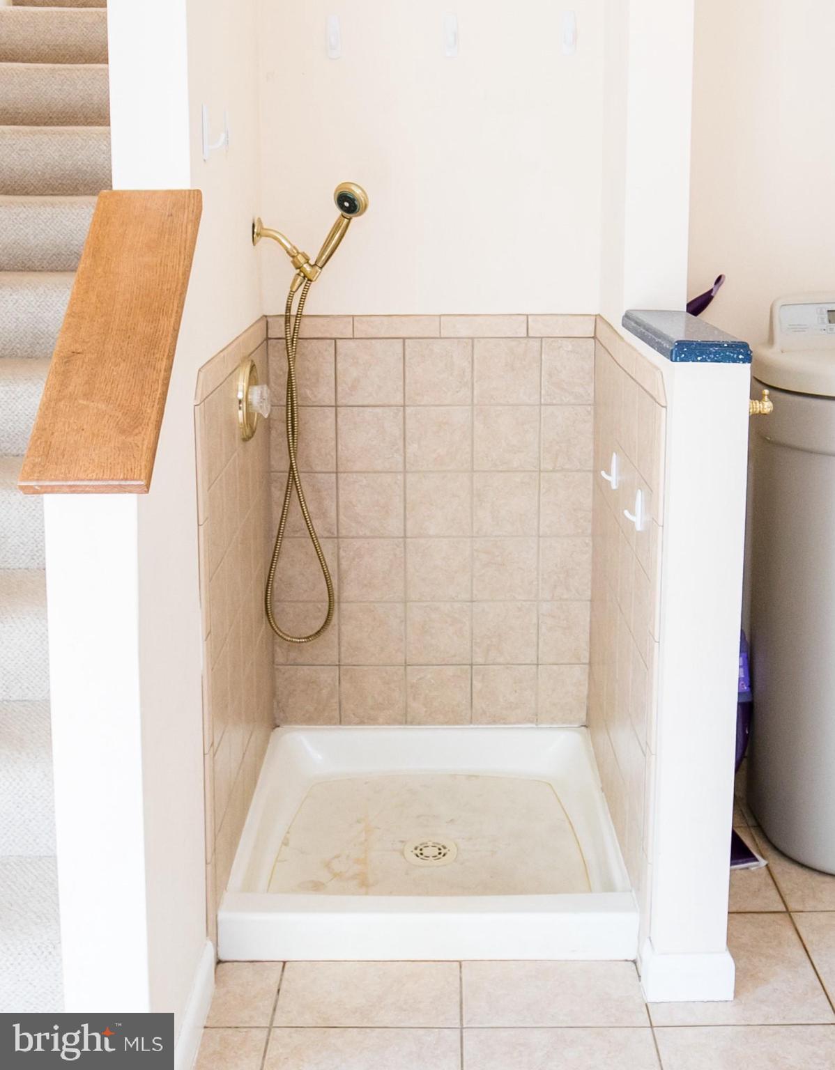 108 River Road Edgewater, MD 21037 - Photo 16 of 38 Dog wash station in spacious mud room!