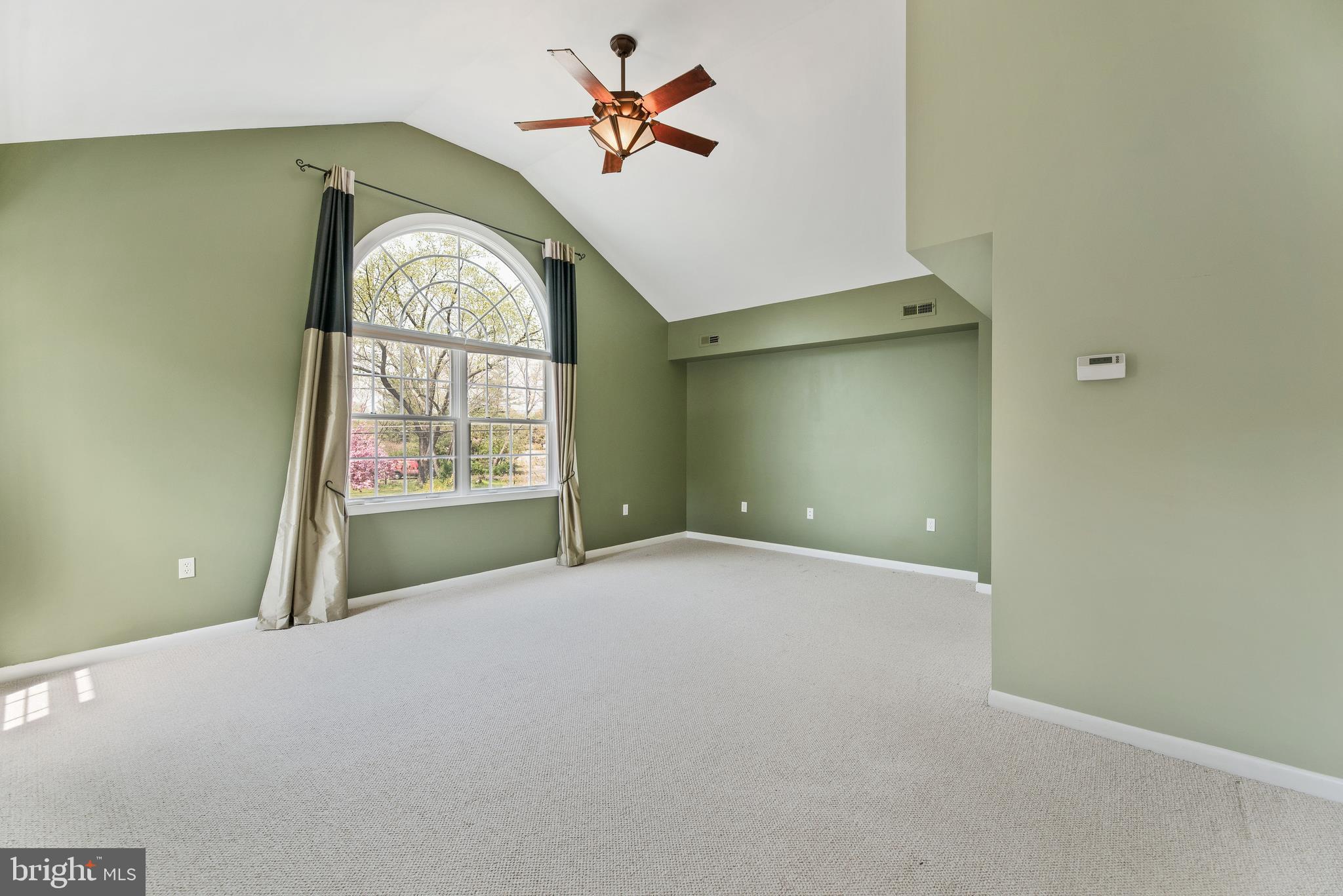 108 River Road Edgewater, MD 21037 - Photo 18 of 38 Huge master bedroom