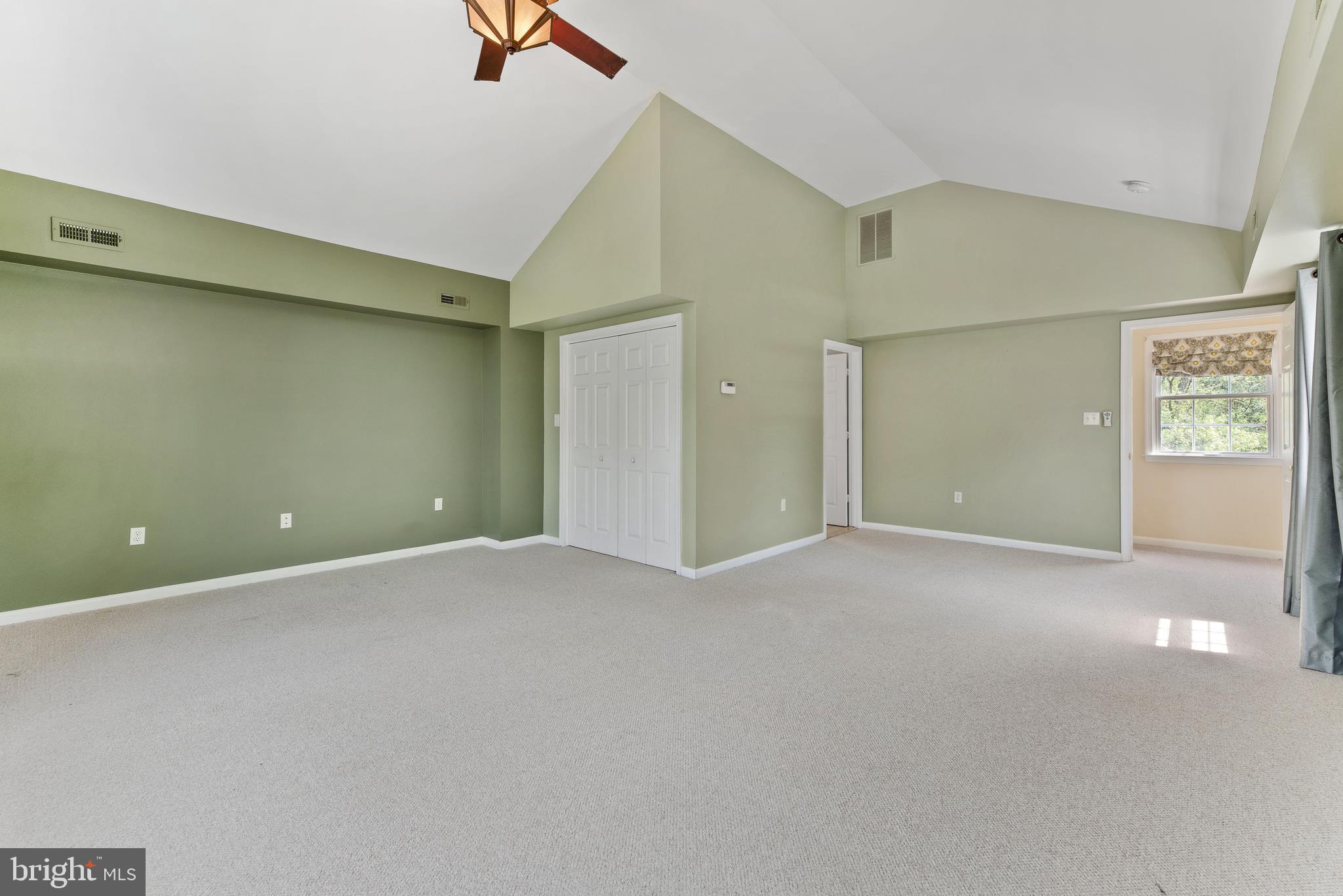 108 River Road Edgewater, MD 21037 - Photo 19 of 38 Soaring vaulted ceilings