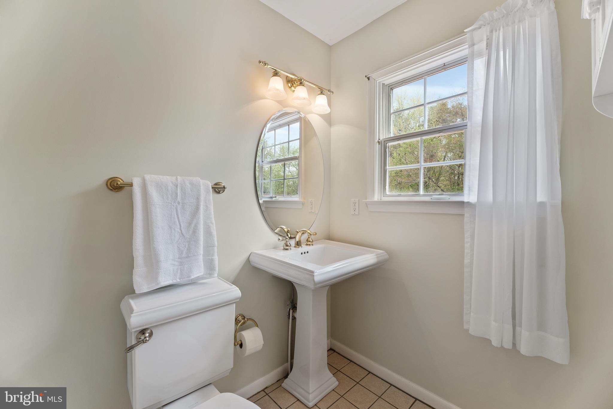 108 River Road Edgewater, MD 21037 - Photo 21 of 38 Master bathroom
