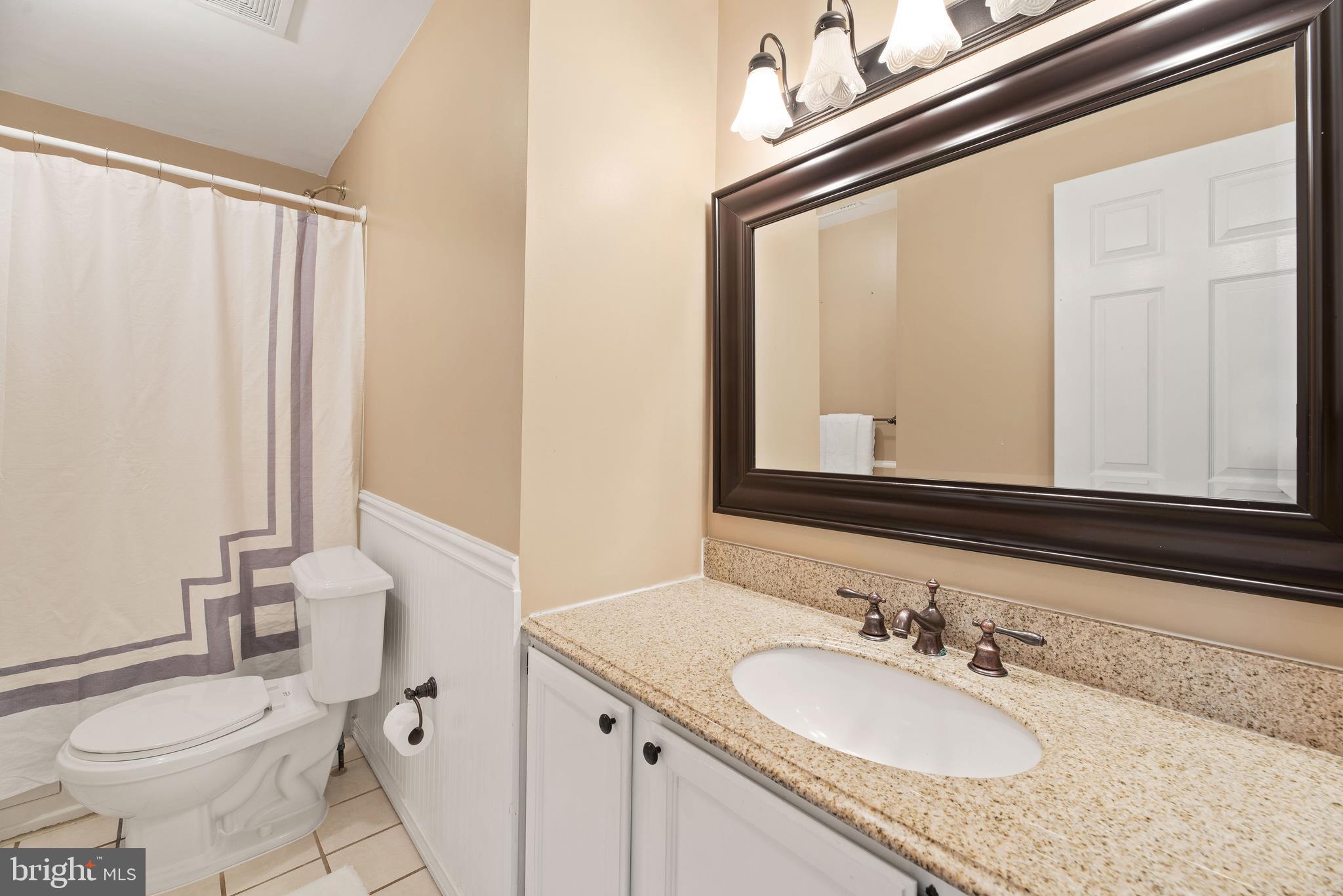 108 River Road Edgewater, MD 21037 - Photo 27 of 38 Hall bath