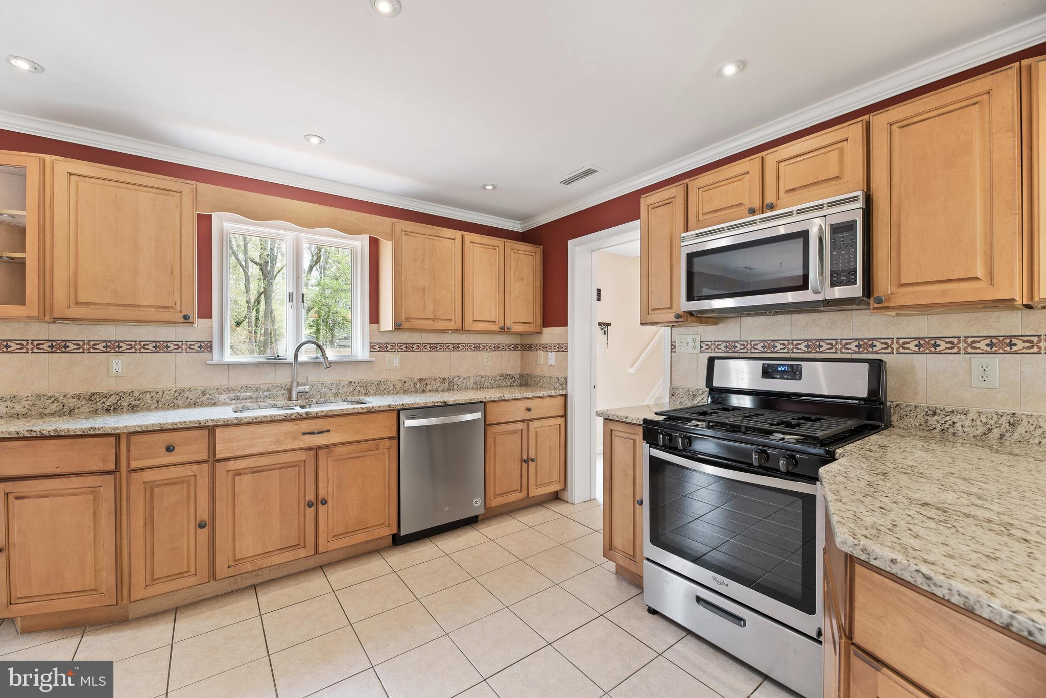 108 River Road Edgewater, MD 21037 - Photo 4 of 38 NEW granite!!