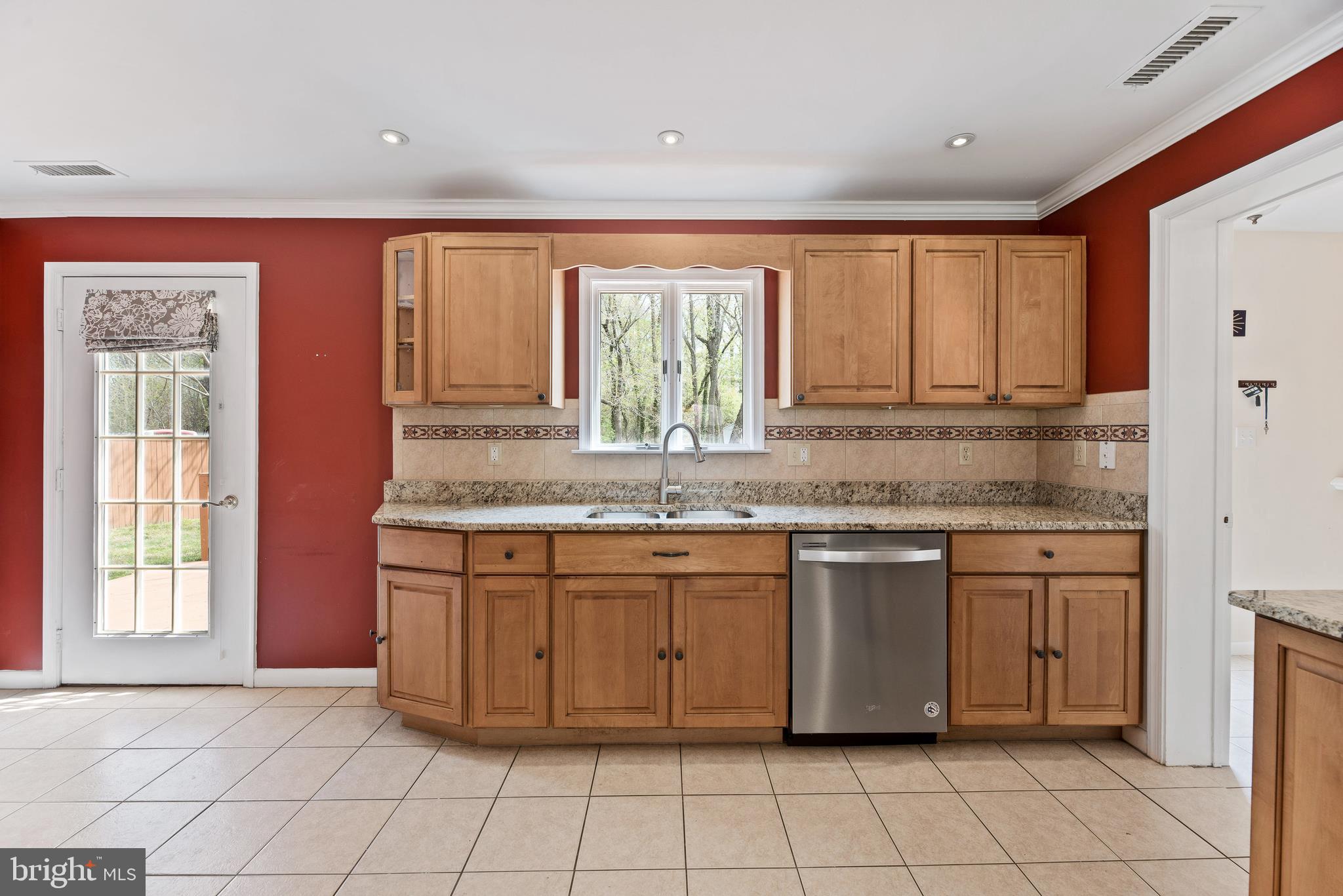 108 River Road Edgewater, MD 21037 - Photo 6 of 38 Gallery Image 6