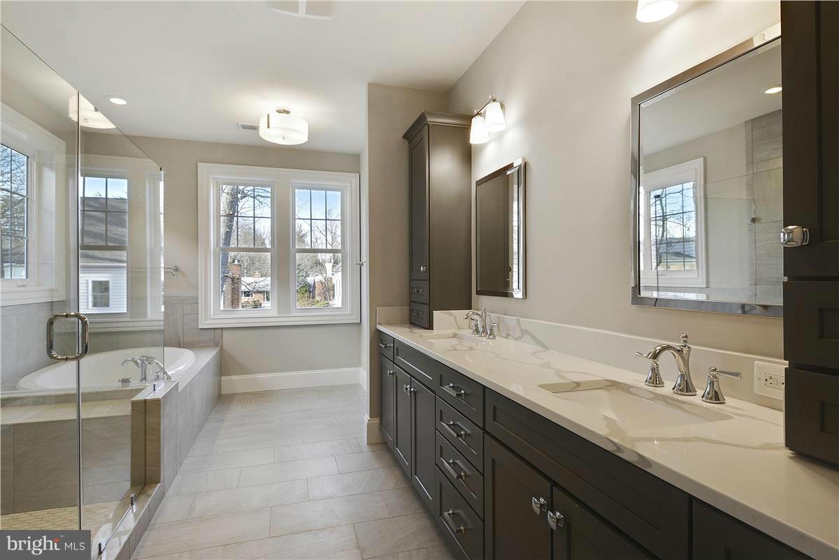 6850 Strata Street McLean, VA 22101 - Photo 13 of 30 Bath (Master)