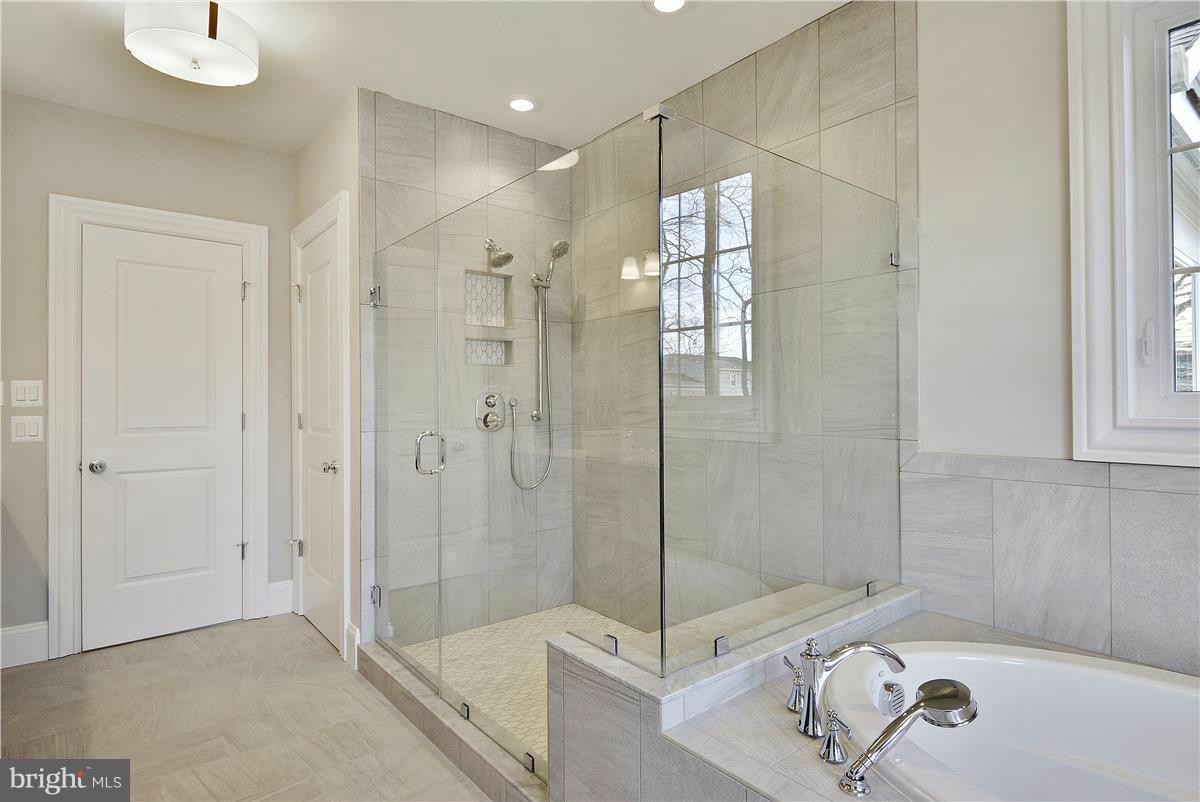 6850 Strata Street McLean, VA 22101 - Photo 14 of 30 Bath (Master)