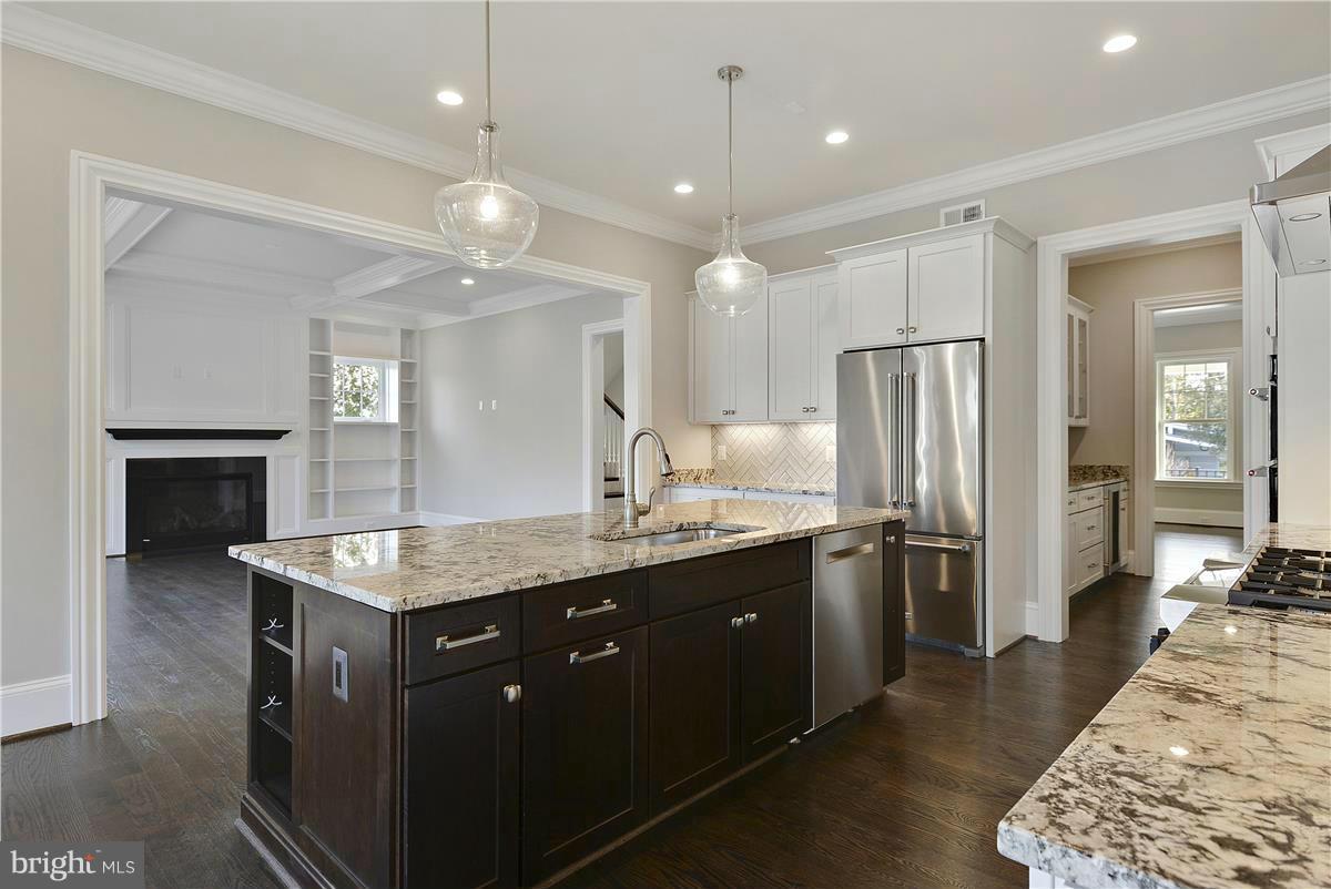 6850 Strata Street McLean, VA 22101 - Photo 3 of 30 Kitchen