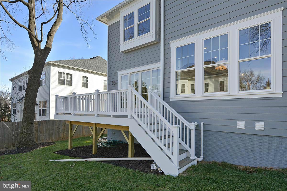 6850 Strata Street McLean, VA 22101 - Photo 24 of 30 Exterior (Rear)