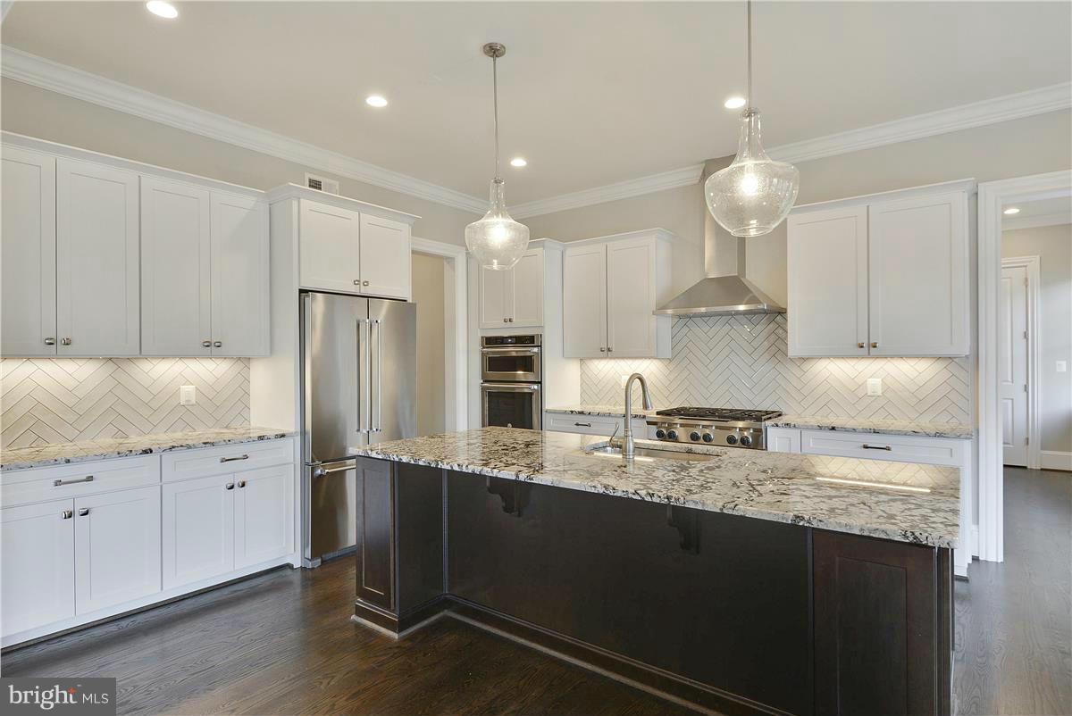 6850 Strata Street McLean, VA 22101 - Photo 7 of 30 Kitchen