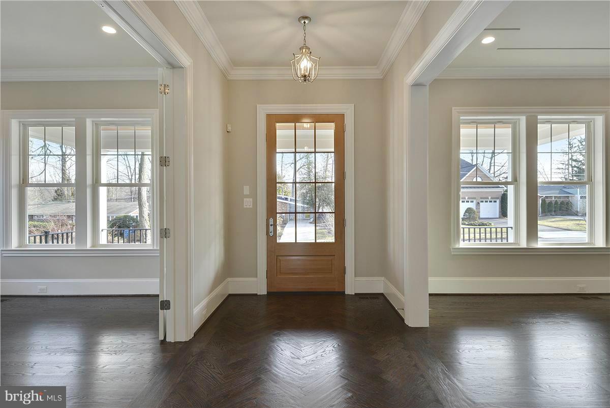 6850 Strata Street McLean, VA 22101 - Photo 8 of 30 Entry